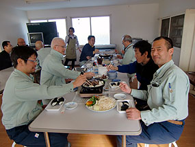 岩見沢工事事務所でジンギスカンの昼食