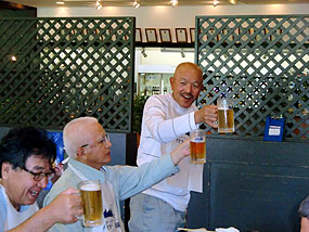 丸栄山下建設の三澤社長の乾杯で慰労会を開始