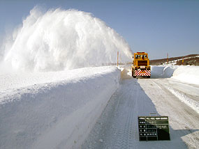 町道安達幹線 拡幅除雪中