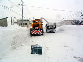 町道沼田停車場線 運搬排雪中