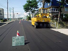 舗装転圧（密粒度アスコン）