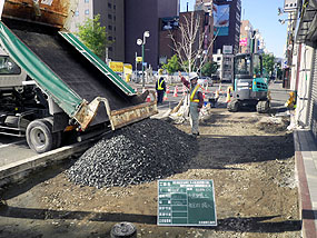 歩道部（路盤材搬入）