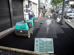 歩道部上層路盤工（歩道細粒AS）