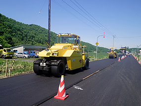 舗装転圧（密粒度アスコン）