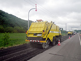 クラック抑制層路面清掃（施工後）