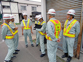 工事担当者から安全対策について説明