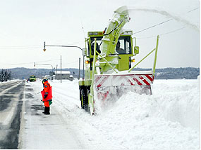 国道 路側投雪作業